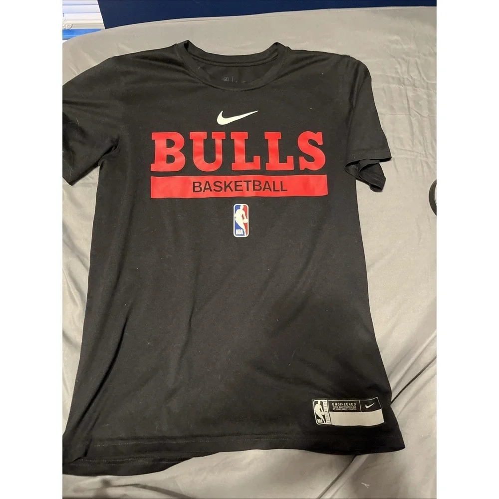 Nike Women's‎ Chicago Bulls Dri-Fit Tee Small